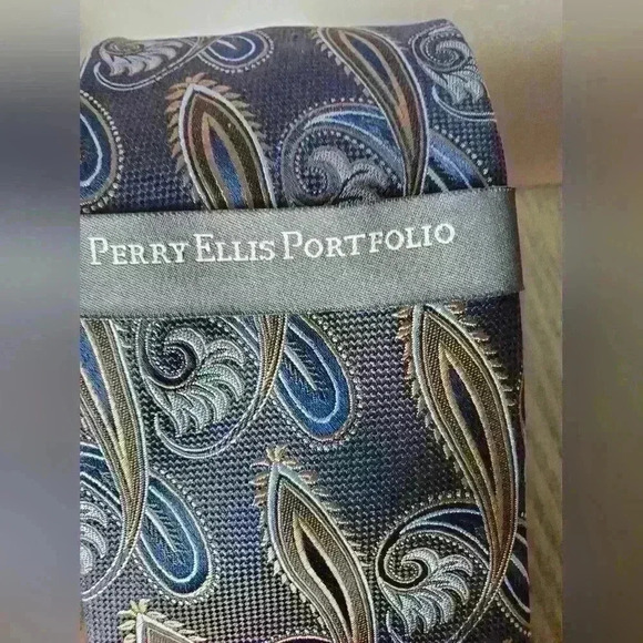 PERRY ELLIS NWT 100%  silk neck tie - Picture 2 of 7